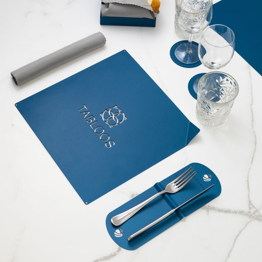 Quadra placemats with metal line tab