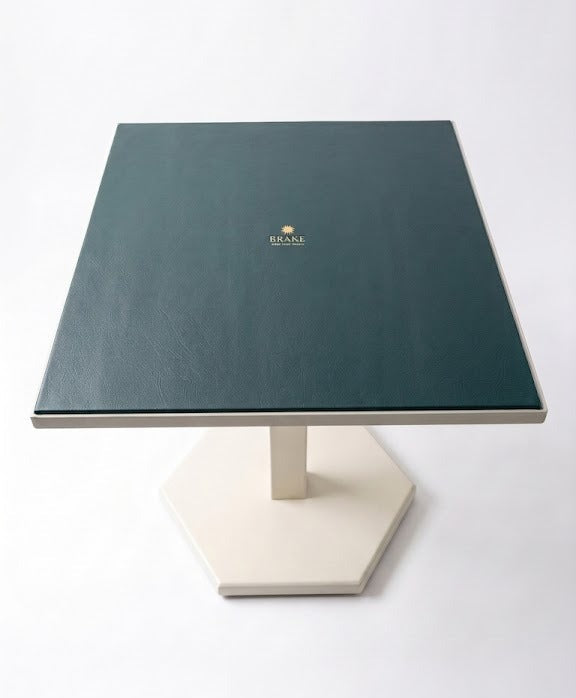 Tavolo con reggiborsa integrato + copritavolo in similpelle personalizzato